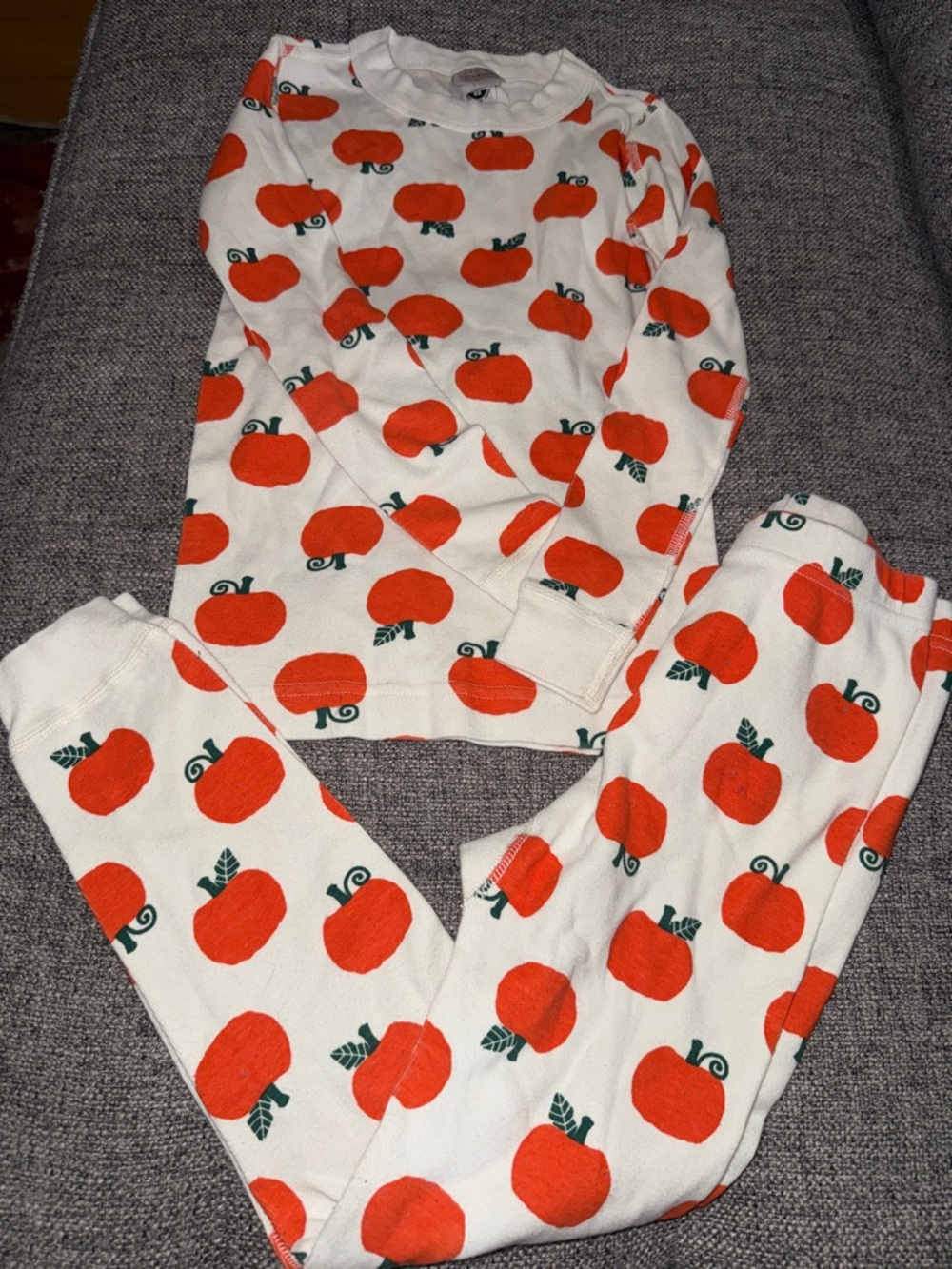 Hannah Andersson orange pumpkin print pajamas size 5.